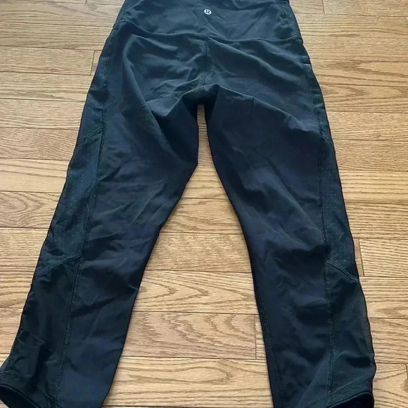 [6]Lululemon  Black Capri - Picture 8 of 9